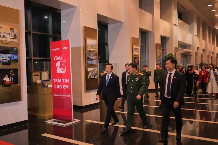 Gala 15 năm Gala Trái tim cho em - những khoảnh khắc đầy xúc cảm - Ảnh 1. Gala 15 năm Gala Trái tim cho em - những khoảnh khắc đầy xúc cảm - Ảnh 1.