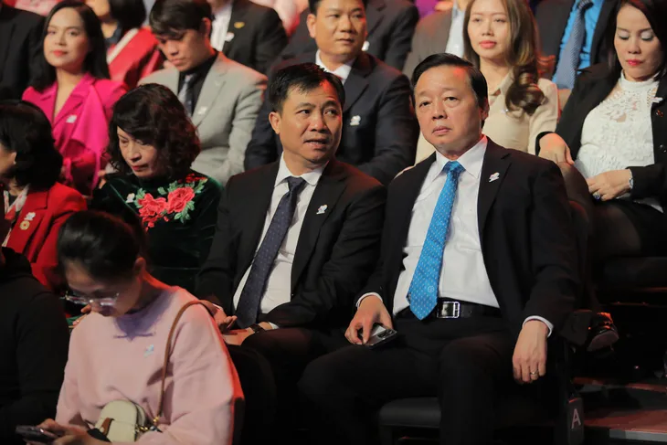 Gala 15 năm Gala Trái tim cho em - những khoảnh khắc đầy xúc cảm - Ảnh 2. Gala 15 năm Gala Trái tim cho em - những khoảnh khắc đầy xúc cảm - Ảnh 2.