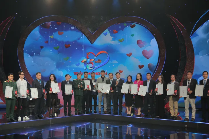 Gala 15 năm Gala Trái tim cho em - những khoảnh khắc đầy xúc cảm - Ảnh 20. Gala 15 năm Gala Trái tim cho em - những khoảnh khắc đầy xúc cảm - Ảnh 20.