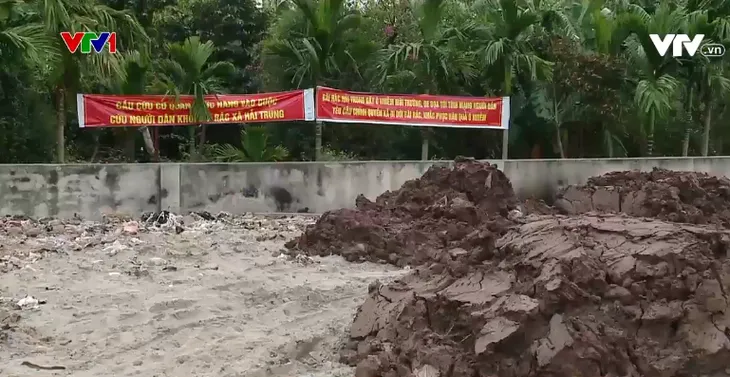 Bãi rác giữa khu dân cư gây khói bụi nghiêm trọng - Ảnh 3. Bãi rác giữa khu dân cư gây khói bụi nghiêm trọng - Ảnh 3.
