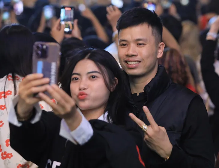 Hà Nội tưng bừng đón năm mới 2024 - Ảnh 3. Hà Nội tưng bừng đón năm mới 2024 - Ảnh 3.