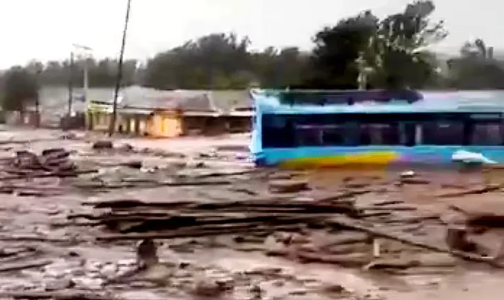 Ít nhất 47 người thiệt mạng, 85 người bị thương do lũ lụt gây lở đất ở miền Bắc Tanzania - Ảnh 1. Ít nhất 47 người thiệt mạng, 85 người bị thương do lũ lụt gây lở đất ở miền Bắc Tanzania - Ảnh 1.