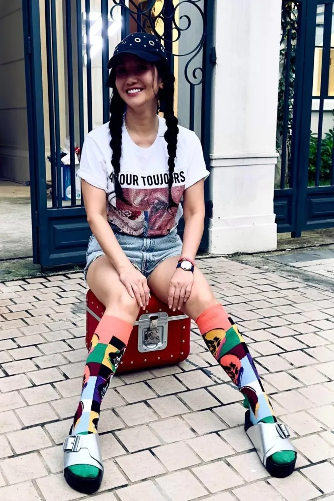 Siêu mẫu Hà Anh mang bầu con thứ 2, Diva Hồng Nhung trẻ trung diện set đồ của con gái - Ảnh 2. Siêu mẫu Hà Anh mang bầu con thứ 2, Diva Hồng Nhung trẻ trung diện set đồ của con gái - Ảnh 2.