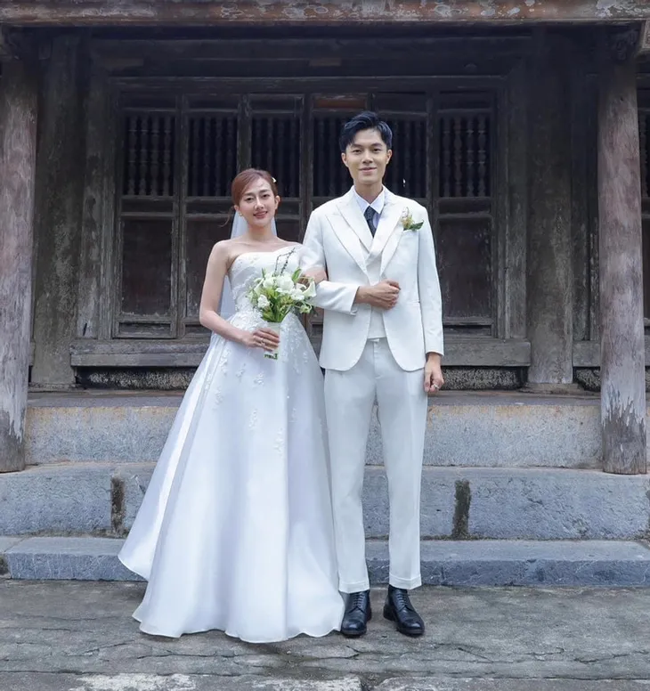 Siêu mẫu Hà Anh mang bầu con thứ 2, Diva Hồng Nhung trẻ trung diện set đồ của con gái - Ảnh 3. Siêu mẫu Hà Anh mang bầu con thứ 2, Diva Hồng Nhung trẻ trung diện set đồ của con gái - Ảnh 3.