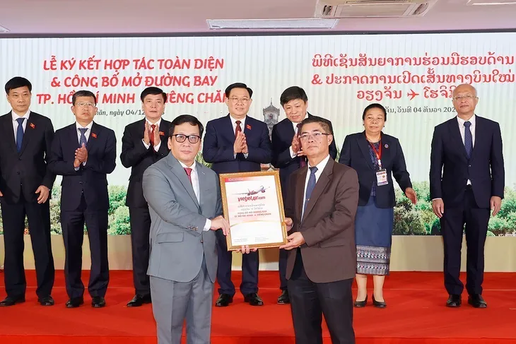 Chủ tịch Quốc hội Vương Đình Huệ dự Lễ ký kết hợp tác giữa Vietjet Air và Lao Airlines - Ảnh 1. Chủ tịch Quốc hội Vương Đình Huệ dự Lễ ký kết hợp tác giữa Vietjet Air và Lao Airlines - Ảnh 1.
