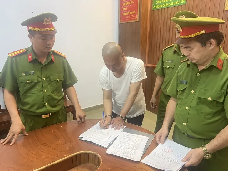 Bắt tạm giam người tự xưng là sư thầy Thích Tâm Phúc - Ảnh 2. Bắt tạm giam người tự xưng là sư thầy Thích Tâm Phúc - Ảnh 2.