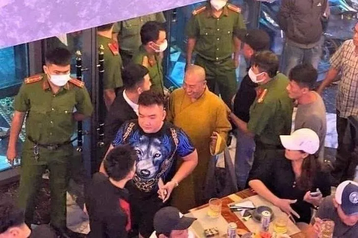 Bắt tạm giam người tự xưng là sư thầy Thích Tâm Phúc - Ảnh 3. Bắt tạm giam người tự xưng là sư thầy Thích Tâm Phúc - Ảnh 3.