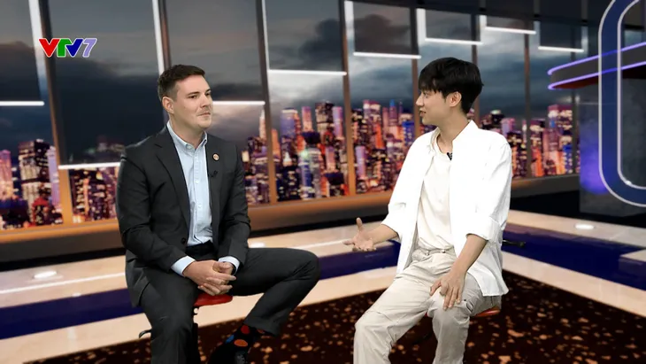 IELTS FACE OFF Tập 8: Dàn host thích thú với câu chuyện của chàng trai từ mù tịt tới giỏi tiếng Anh - Ảnh 4. IELTS FACE OFF Tập 8: Dàn host thích thú với câu chuyện của chàng trai từ mù tịt tới giỏi tiếng Anh - Ảnh 4.