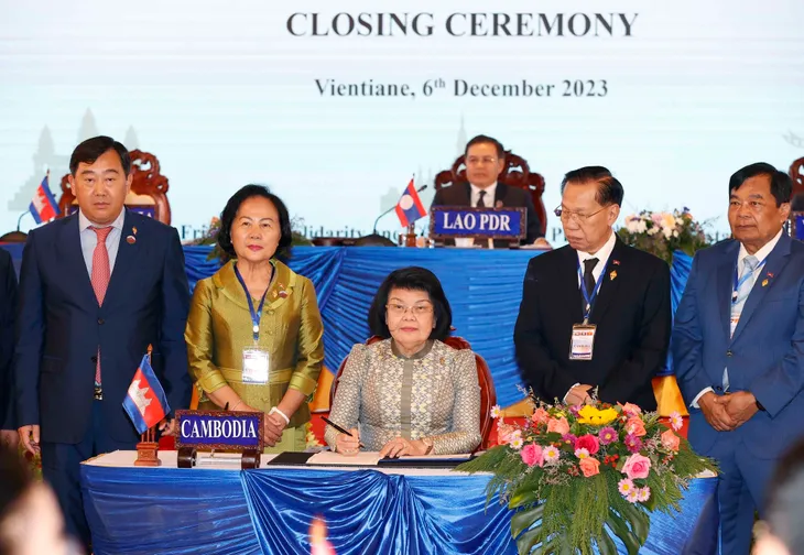 Hội nghị Cấp cao Quốc hội ba nước Campuchia - Lào - Việt Nam lần thứ nhất thành công tốt đẹp - Ảnh 2. Hội nghị Cấp cao Quốc hội ba nước Campuchia - Lào - Việt Nam lần thứ nhất thành công tốt đẹp - Ảnh 2.