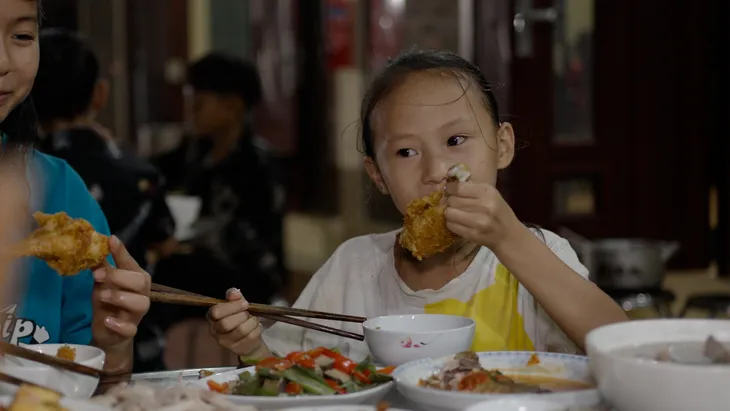 Chuyến xe tử tế mang bếp ấm đến với mái ấm Dương Hiển, tỉnh Hà Giang - Ảnh 6. Chuyến xe tử tế mang bếp ấm đến với mái ấm Dương Hiển, tỉnh Hà Giang - Ảnh 6.