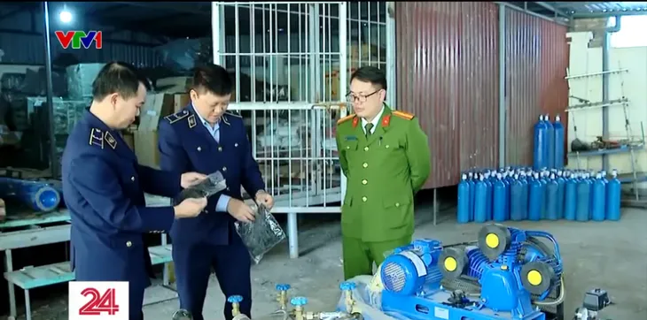 Triệt phá cơ sở sang chiết khí cười trái phép - Ảnh 1.