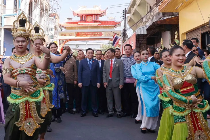 Chủ tịch Quốc hội Vương Đình Huệ dự khai trương phố Việt Nam tại Thái Lan - Ảnh 2. Chủ tịch Quốc hội Vương Đình Huệ dự khai trương phố Việt Nam tại Thái Lan - Ảnh 2.