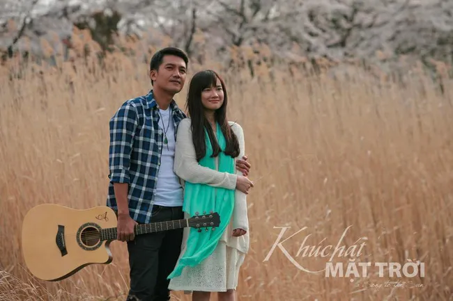 Khúc hát mặt trời trở lại nối sóng Dưới bóng cây hạnh phúc - Ảnh 1. Khúc hát mặt trời trở lại nối sóng Dưới bóng cây hạnh phúc - Ảnh 1.