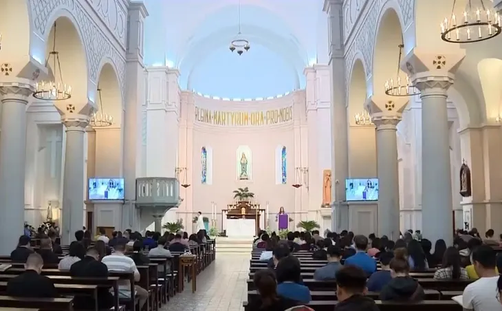 Người nước ngoài được đảm bảo tự do tôn giáo tại Việt Nam - Ảnh 1.