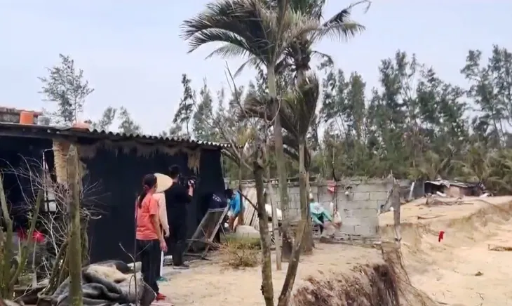 Giữa mùa nắng, ngư dân vẫn phải bỏ nhà, chạy biển để lánh nạn - Ảnh 2. Giữa mùa nắng, ngư dân vẫn phải bỏ nhà, chạy biển để lánh nạn - Ảnh 2.