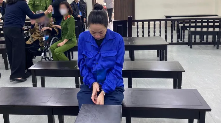 Chị ruột tẩm xăng đốt nhà em trai lĩnh án 14 năm tù - Ảnh 1. Chị ruột tẩm xăng đốt nhà em trai lĩnh án 14 năm tù - Ảnh 1.