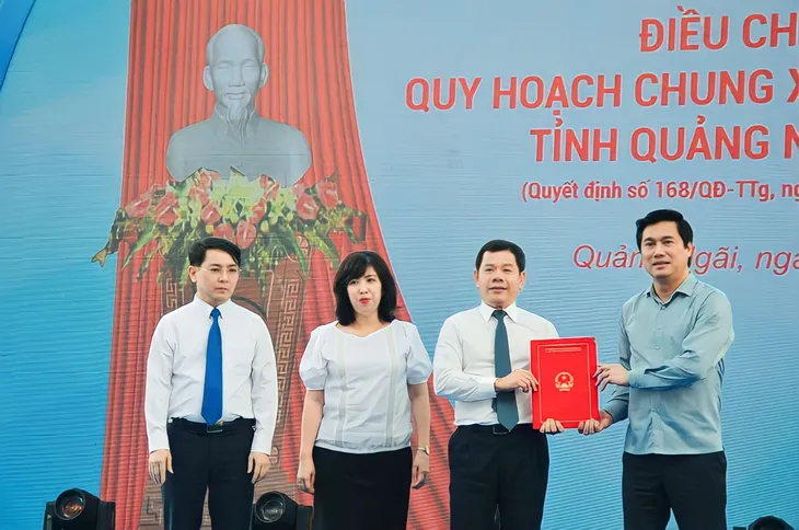 Công bố điều chỉnh tổng thể Quy hoạch chung xây dựng Khu kinh tế Dung Quất - Ảnh 1. Công bố điều chỉnh tổng thể Quy hoạch chung xây dựng Khu kinh tế Dung Quất - Ảnh 1.