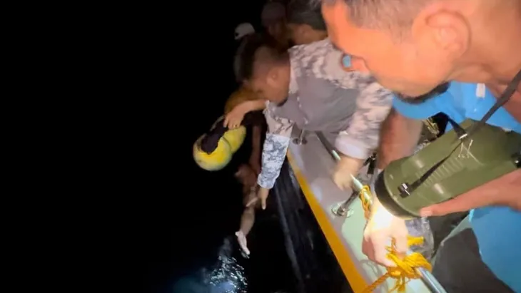 Cháy tàu chở khách ở Philippines, ít nhất 31 người thiệt mạng - Ảnh 2. Cháy tàu chở khách ở Philippines, ít nhất 31 người thiệt mạng - Ảnh 2.