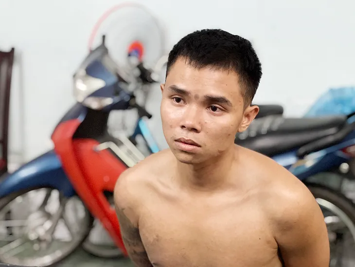 Kịp thời khống chế đối tượng nghi ngáo đá đâm trọng thương cha ruột - Ảnh 1. Kịp thời khống chế đối tượng nghi ngáo đá đâm trọng thương cha ruột - Ảnh 1.