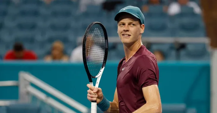 Jannik Sinner giành quyền vào bán kết Miami mở rộng - Ảnh 1. Jannik Sinner giành quyền vào bán kết Miami mở rộng - Ảnh 1.