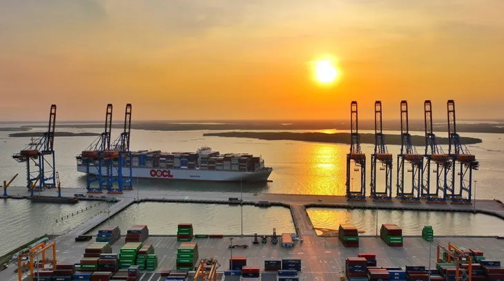 Siêu tàu container đến cảng Cái Mép - Thị Vải - Ảnh 1. Siêu tàu container đến cảng Cái Mép - Thị Vải - Ảnh 1.