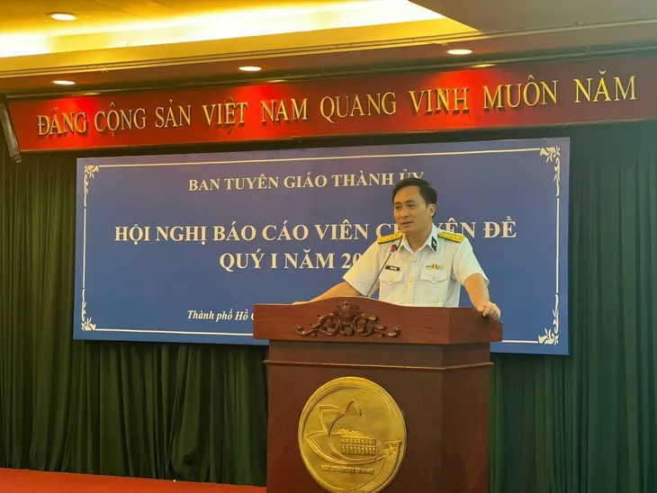 Vùng 2 Hải quân tuyên truyền về biển, đảo tại Thành phố Hồ Chí Minh - Ảnh 1. Vùng 2 Hải quân tuyên truyền về biển, đảo tại Thành phố Hồ Chí Minh - Ảnh 1.
