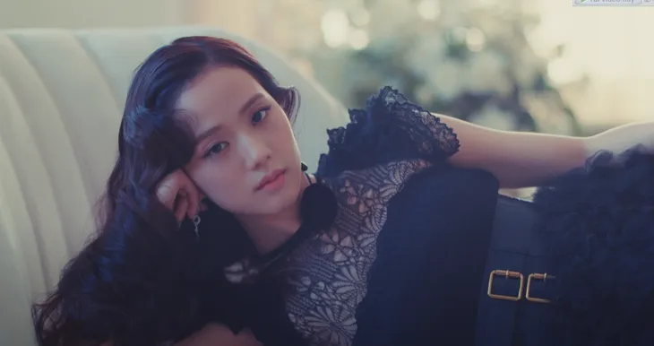 Jisoo (BLACKPINK) ra mắt solo: Khán giả hết lời ca ngợi nhan sắc, giọng hát vẫn gây tranh cãi - Ảnh 1. Jisoo (BLACKPINK) ra mắt solo: Khán giả hết lời ca ngợi nhan sắc, giọng hát vẫn gây tranh cãi - Ảnh 1.