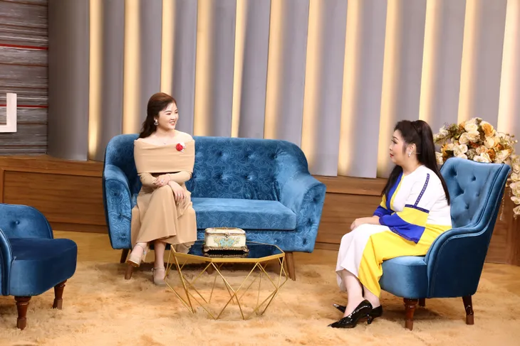 Mảnh ghép hoàn hảo: Đặt mua mỹ phẩm, cô gái được tặng kèm anh chủ shop chênh 20 tuổi - Ảnh 2. Mảnh ghép hoàn hảo: Đặt mua mỹ phẩm, cô gái được tặng kèm anh chủ shop chênh 20 tuổi - Ảnh 2.