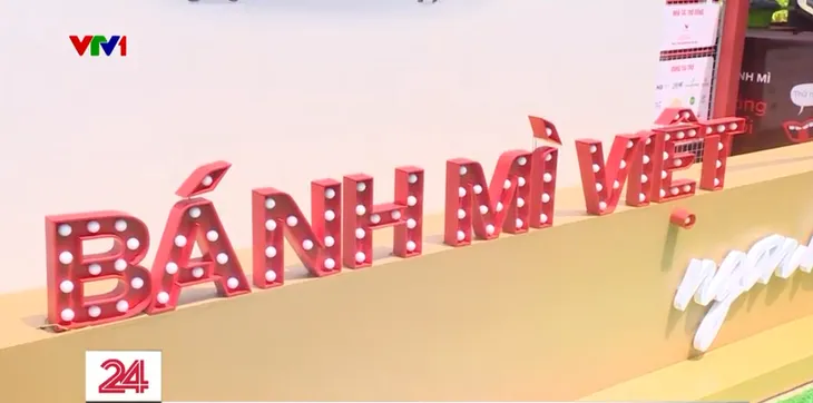 Sôi động Lễ hội Bánh mì đầu tiên tại TP Hồ Chí Minh - Ảnh 1. Sôi động Lễ hội Bánh mì đầu tiên tại TP Hồ Chí Minh - Ảnh 1.