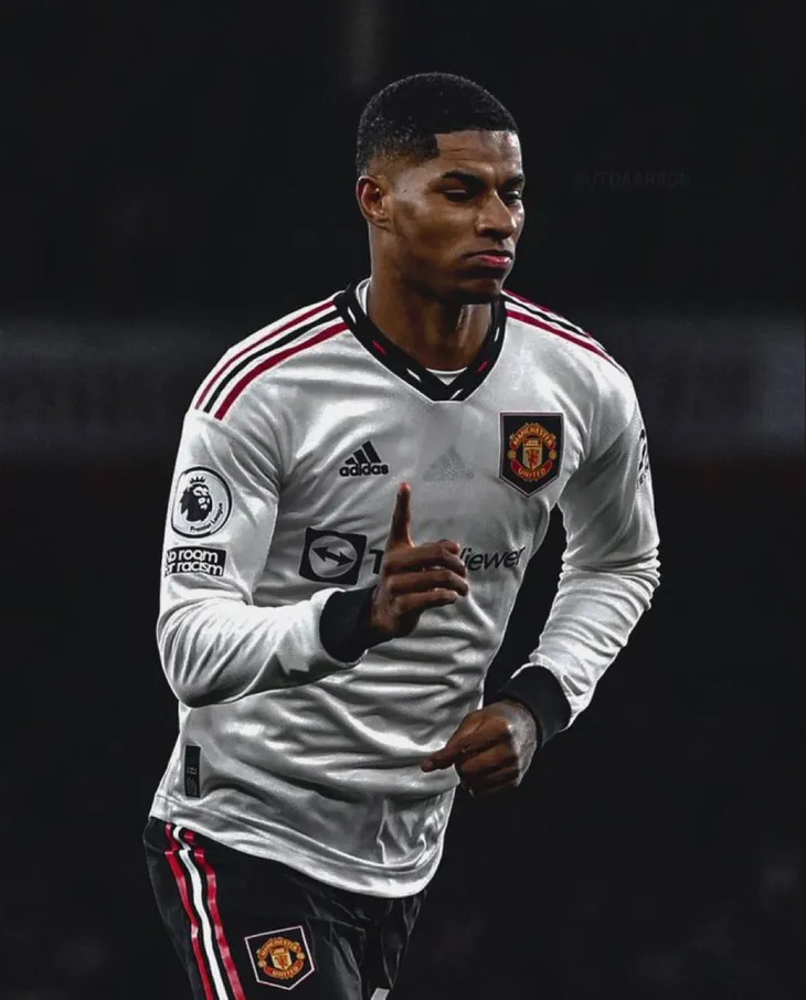Manchester United đối mặt những thông tin không vui trước khi đổi chủ - Ảnh 2. Manchester United đối mặt những thông tin không vui trước khi đổi chủ - Ảnh 2.