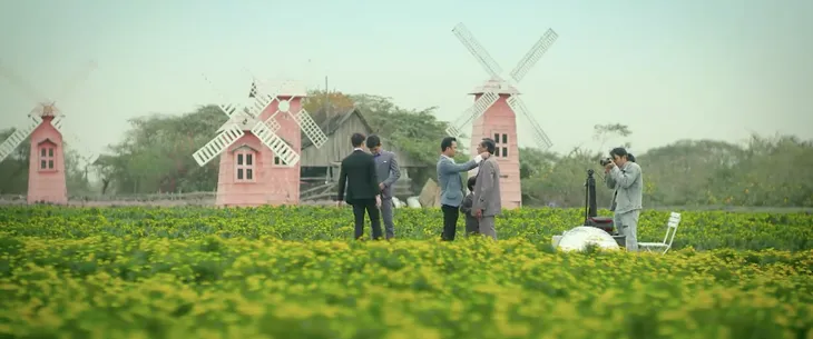 Gia đình mình vui bất thình lình - Tập 8: Ngày cưới Danh - Trâm Anh, Phương quặn lòng nghĩ về nỗi đau của mình - Ảnh 13. Gia đình mình vui bất thình lình - Tập 8: Ngày cưới Danh - Trâm Anh, Phương quặn lòng nghĩ về nỗi đau của mình - Ảnh 13.