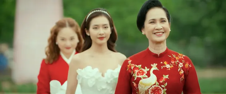 Gia đình mình vui bất thình lình - Tập 8: Ngày cưới Danh - Trâm Anh, Phương quặn lòng nghĩ về nỗi đau của mình - Ảnh 14. Gia đình mình vui bất thình lình - Tập 8: Ngày cưới Danh - Trâm Anh, Phương quặn lòng nghĩ về nỗi đau của mình - Ảnh 14.