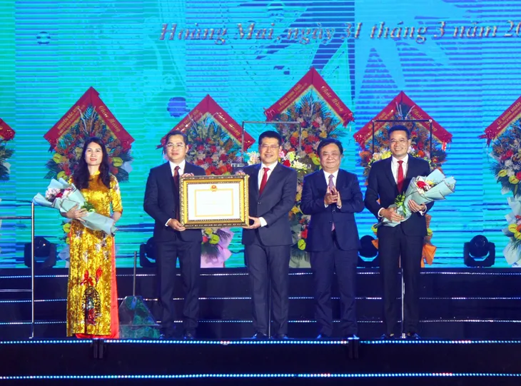 Thị xã Hoàng Mai (Nghệ An) đạt chuẩn nông thôn mới - Ảnh 2. Thị xã Hoàng Mai (Nghệ An) đạt chuẩn nông thôn mới - Ảnh 2.
