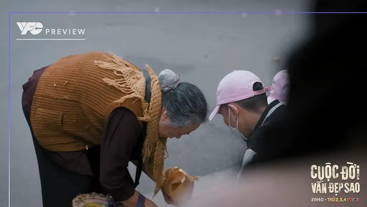 Cuộc đời vẫn đẹp sao - Tập 4: Bà Tình gặp lại con trai tưởng đã chết? - Ảnh 5. Cuộc đời vẫn đẹp sao - Tập 4: Bà Tình gặp lại con trai tưởng đã chết? - Ảnh 5.