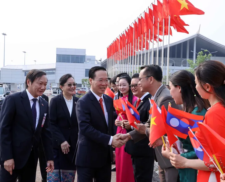 Chủ tịch nước Võ Văn Thưởng đến Viêng Chăn, bắt đầu thăm chính thức Lào - Ảnh 4. Chủ tịch nước Võ Văn Thưởng đến Viêng Chăn, bắt đầu thăm chính thức Lào - Ảnh 4.