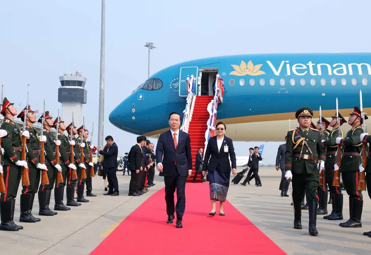 Chủ tịch nước Võ Văn Thưởng đến Viêng Chăn, bắt đầu thăm chính thức Lào - Ảnh 3. Chủ tịch nước Võ Văn Thưởng đến Viêng Chăn, bắt đầu thăm chính thức Lào - Ảnh 3.