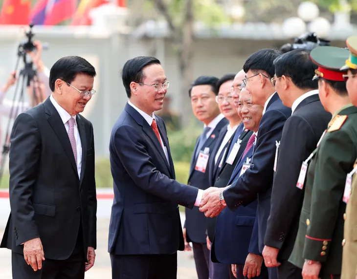 Lễ đón chính thức Chủ tịch nước Võ Văn Thưởng thăm hữu nghị Lào - Ảnh 4. Lễ đón chính thức Chủ tịch nước Võ Văn Thưởng thăm hữu nghị Lào - Ảnh 4.