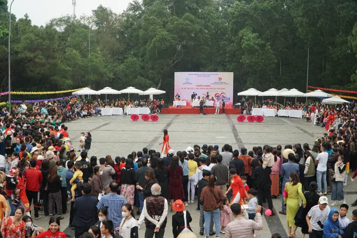 Lễ hội tình yêu Hòn Trống Mái - Sầm Sơn 2023: “Đá hát khúc tình ca” - Ảnh 3. Lễ hội tình yêu Hòn Trống Mái - Sầm Sơn 2023: “Đá hát khúc tình ca” - Ảnh 3.