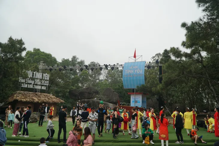 Lễ hội tình yêu Hòn Trống Mái - Sầm Sơn 2023: “Đá hát khúc tình ca” - Ảnh 2. Lễ hội tình yêu Hòn Trống Mái - Sầm Sơn 2023: “Đá hát khúc tình ca” - Ảnh 2.