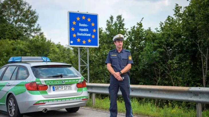 Áo gia hạn kiểm soát tại biên giới với Hungary, Slovenia - Ảnh 1. Áo gia hạn kiểm soát tại biên giới với Hungary, Slovenia - Ảnh 1.
