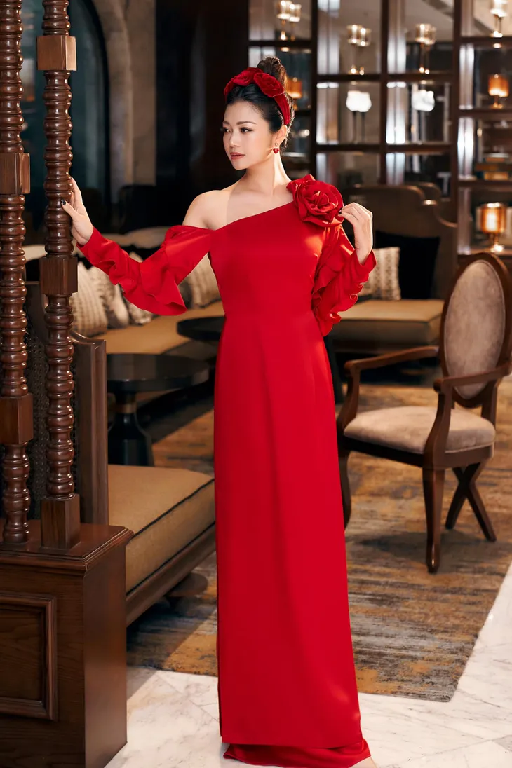 Phong cách gợi cảm, quyến rũ của chị dâu cả Kiều Anh Gia đình mình vui bất thình lình - Ảnh 15. Phong cách gợi cảm, quyến rũ của chị dâu cả Kiều Anh Gia đình mình vui bất thình lình - Ảnh 15.