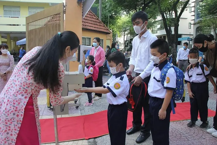 Số ca mắc COVID-19 tăng, các trường học ở Hà Nội tăng cường phương án phòng dịch - Ảnh 1. Số ca mắc COVID-19 tăng, các trường học ở Hà Nội tăng cường phương án phòng dịch - Ảnh 1.