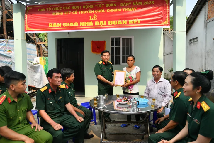 Bàn giao 24 căn nhà đại đoàn kết dịp Tết cổ truyền Chôl Chnăm Thmây - Ảnh 1. Bàn giao 24 căn nhà đại đoàn kết dịp Tết cổ truyền Chôl Chnăm Thmây - Ảnh 1.
