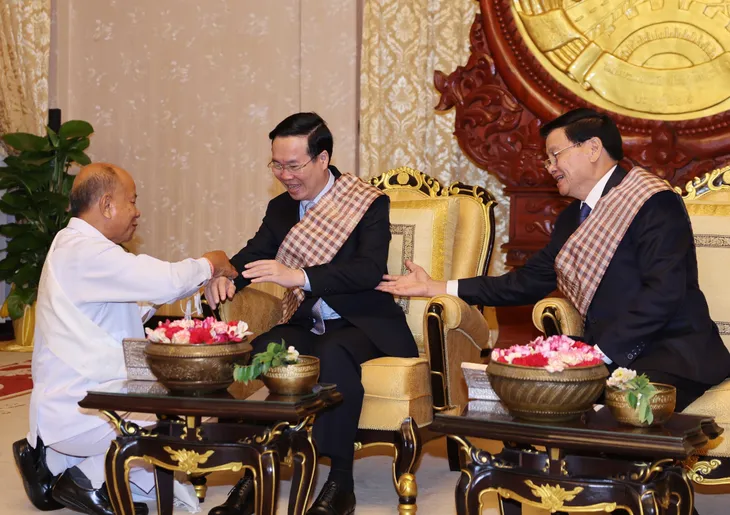 Chủ tịch nước Võ Văn Thưởng dự Lễ buộc chỉ cổ tay tại Lào - Ảnh 3. Chủ tịch nước Võ Văn Thưởng dự Lễ buộc chỉ cổ tay tại Lào - Ảnh 3.