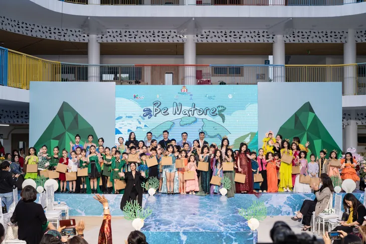 Giáo dục trẻ bảo vệ môi trường từ thời trang tái chế - Ảnh 5. Giáo dục trẻ bảo vệ môi trường từ thời trang tái chế - Ảnh 5.