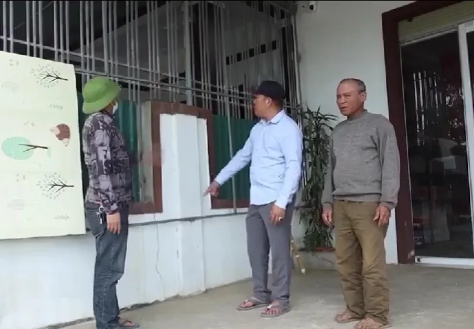 Nhiều nhà dân nứt, hỏng do thi công đường giao thông - Ảnh 2. Nhiều nhà dân nứt, hỏng do thi công đường giao thông - Ảnh 2.
