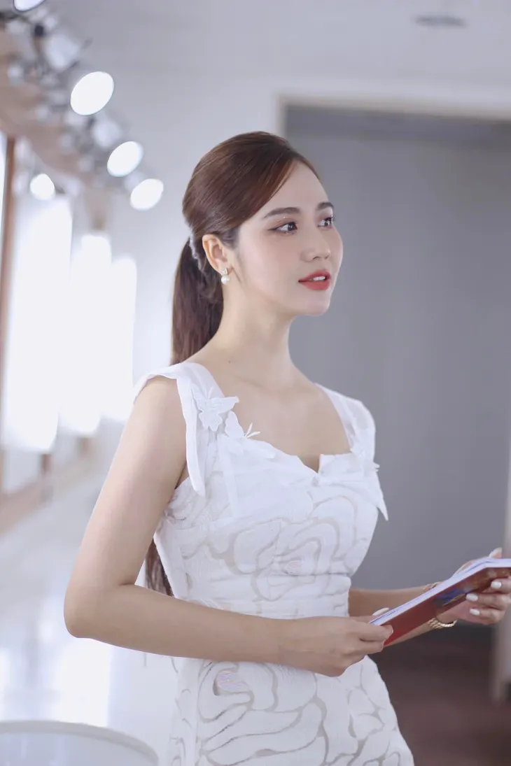 Huyền Lizzie dẫn chương trình trên VTV3 - Ảnh 3. Huyền Lizzie dẫn chương trình trên VTV3 - Ảnh 3.