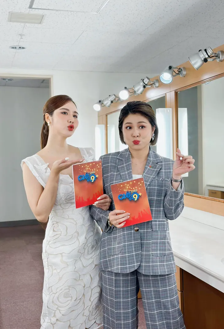 Huyền Lizzie dẫn chương trình trên VTV3 - Ảnh 4. Huyền Lizzie dẫn chương trình trên VTV3 - Ảnh 4.