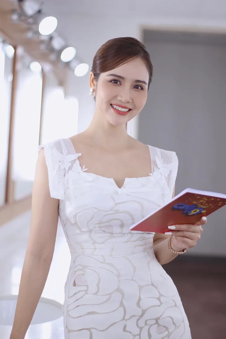 Huyền Lizzie dẫn chương trình trên VTV3 - Ảnh 2. Huyền Lizzie dẫn chương trình trên VTV3 - Ảnh 2.