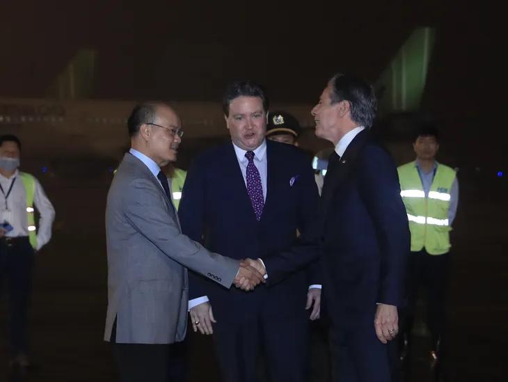 Ngoại trưởng Hoa Kỳ Antony Blinken bắt đầu chuyến thăm Việt Nam - Ảnh 3. Ngoại trưởng Hoa Kỳ Antony Blinken bắt đầu chuyến thăm Việt Nam - Ảnh 3.
